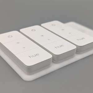 Fyrvägsfäste för Philips Hue Dimmer Switch v2. Magnetisk montering av dimmern, fäst med NanoTejp.