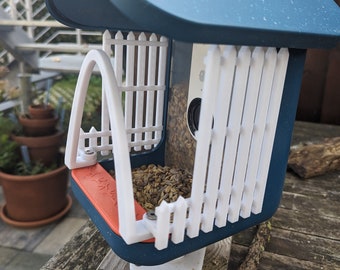 Protection against large birds for the Bird Buddy birdhouse; effective protection against pigeons, jackdaws and other large birds! BirdBuddy Accessories