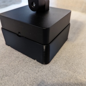 XL cover frame for Philips Hue Discover/Welcome floodlight – side cable entry. More space for cables, hide the switch box!