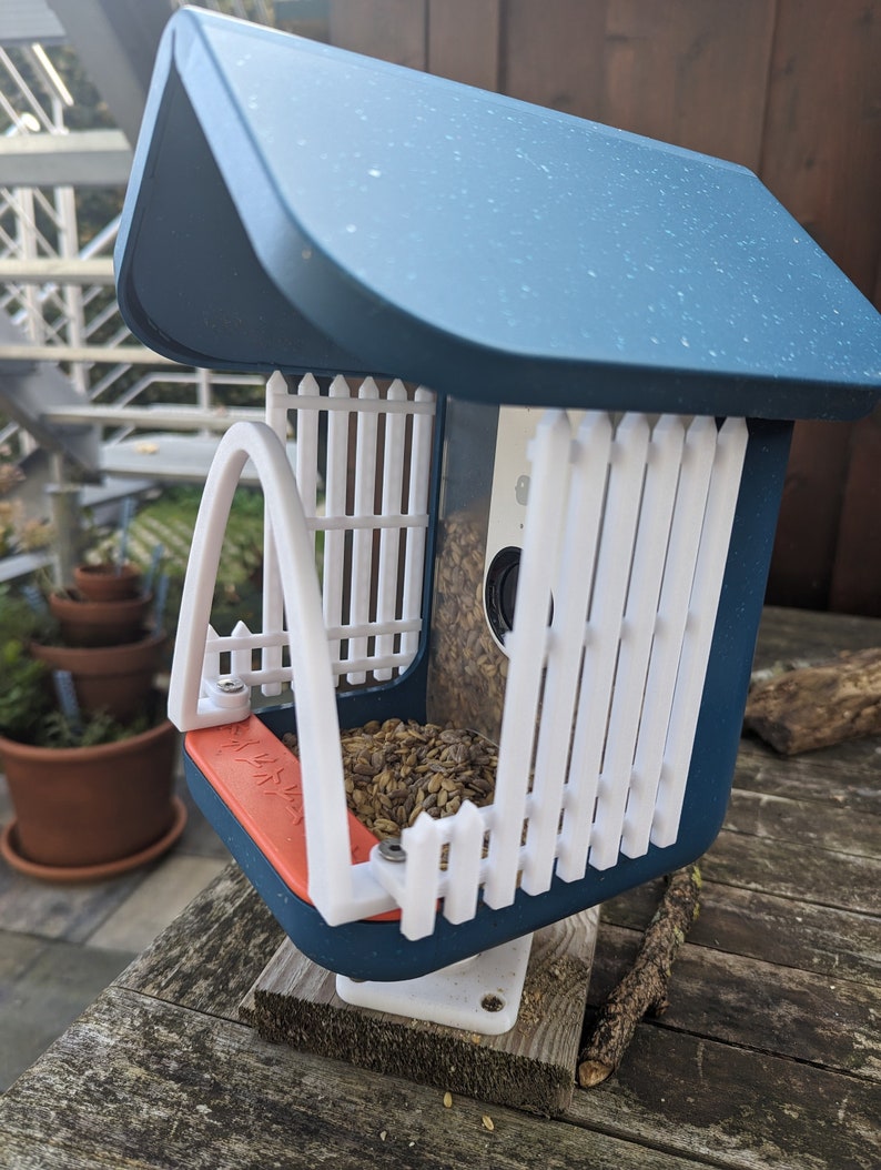 Protection from large birds for the Bird Buddy birdhouse Effective defense against pigeons, magpies, jackdaws and other large birds image 1