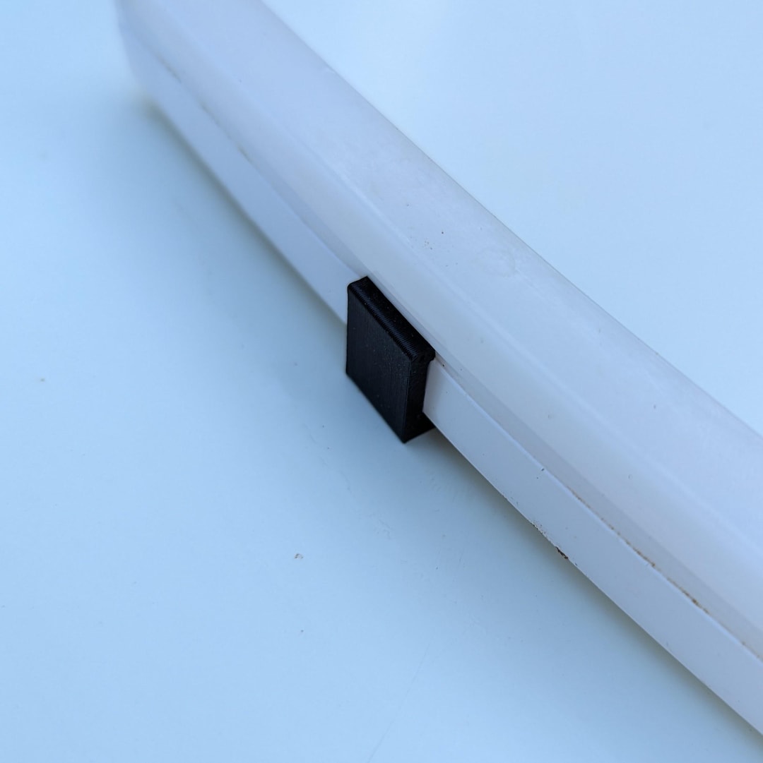 Philips Hue Outdoor Lightstrip: Clip-on Clip. Screw Mounting for Wood ...