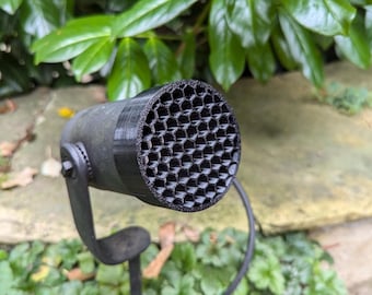 Honingraatkap voor de Philips Hue Lily Spot - bescherming tegen verblinding. Schuif hem er eenvoudig op, ervaar een compleet nieuw licht en word nooit meer verblind!