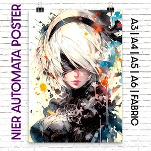 Könnte beinhalten: Ein Aquarell-Poster mit einer stilisierten Illustration einer weiblichen Figur aus dem Videospiel Nier Automata. Die Figur hat weißes Haar, eine schwarze Augenbinde und trägt ein schwarzes und graues Outfit. Der Hintergrund ist ein farbenfrohes abstraktes Design mit Spritzern in Gelb, Orange, Blau und Grün.