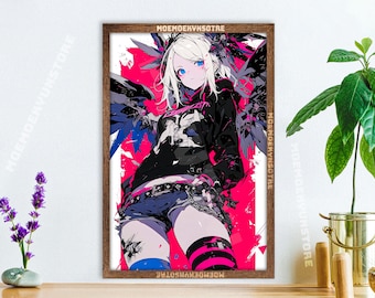 Op de afbeelding: Een ingelijste digitale illustratie van een personage met wit haar, blauwe ogen en zwarte vleugels, gekleed in een zwarte hoodie en spijkerbroek. De achtergrond is felroze met abstracte vormen. De tekst MOEMOEKVNSTRE staat op de lijst.