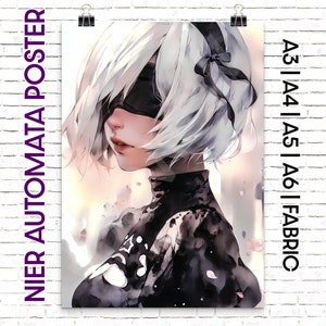 Könnte beinhalten: Ein Aquarell-Poster mit einer Figur mit weißen Haaren und einer schwarzen Augenbinde. Die Figur trägt ein schwarz-weißes Outfit mit einer schwarzen Schleife im Haar. Der Hintergrund ist zartrosa und weiß.