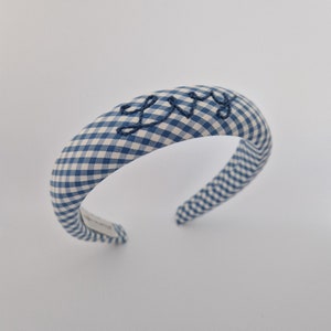 Diadema de cuadros vichy bordada a mano: accesorio para el cabello con nombre personalizado