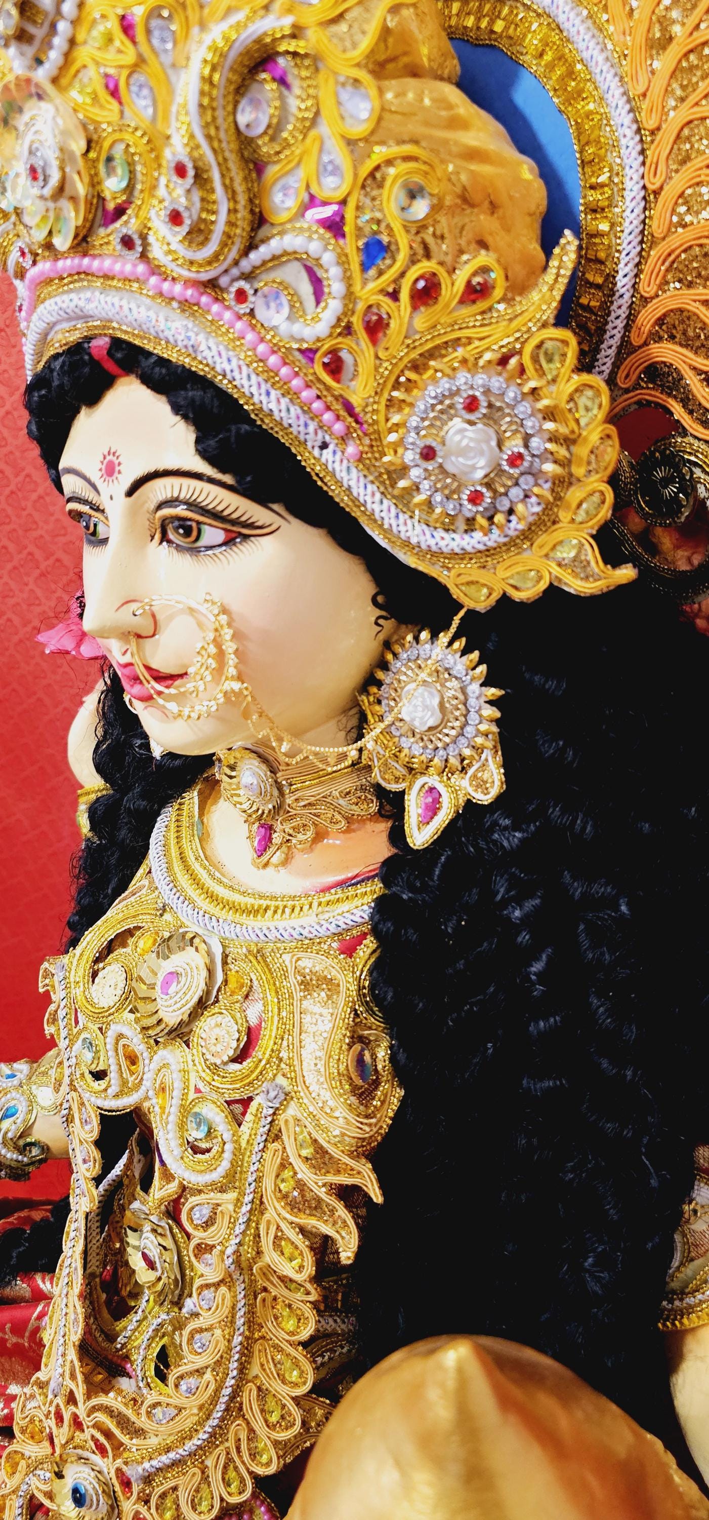 Indiase godin Lakshmi hindoeïstische mythologie beeldje 25,4 cm