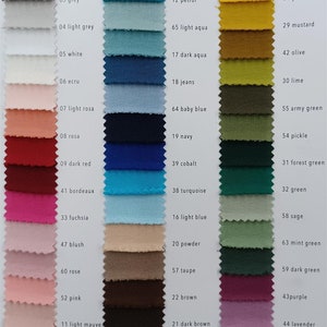 Könnte beinhalten: Farbmusterkarte mit Stoffmustern in verschiedenen Farbtönen. Die Muster sind mit Nummern und Farbbezeichnungen versehen, darunter Schwarz, Grau, Rosa und Grün. Die Karte dient zur Farbauswahl.