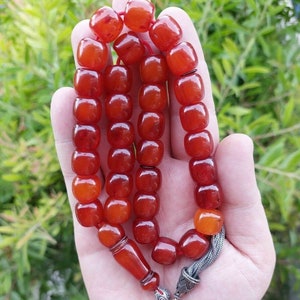 67 gramów antycznych koralików różańca modlitewnego Faturan Cherry z marmurkową strukturą Misbah.
