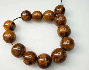 31 Grams Antique Bakelite\Catalin Beads Marbled.