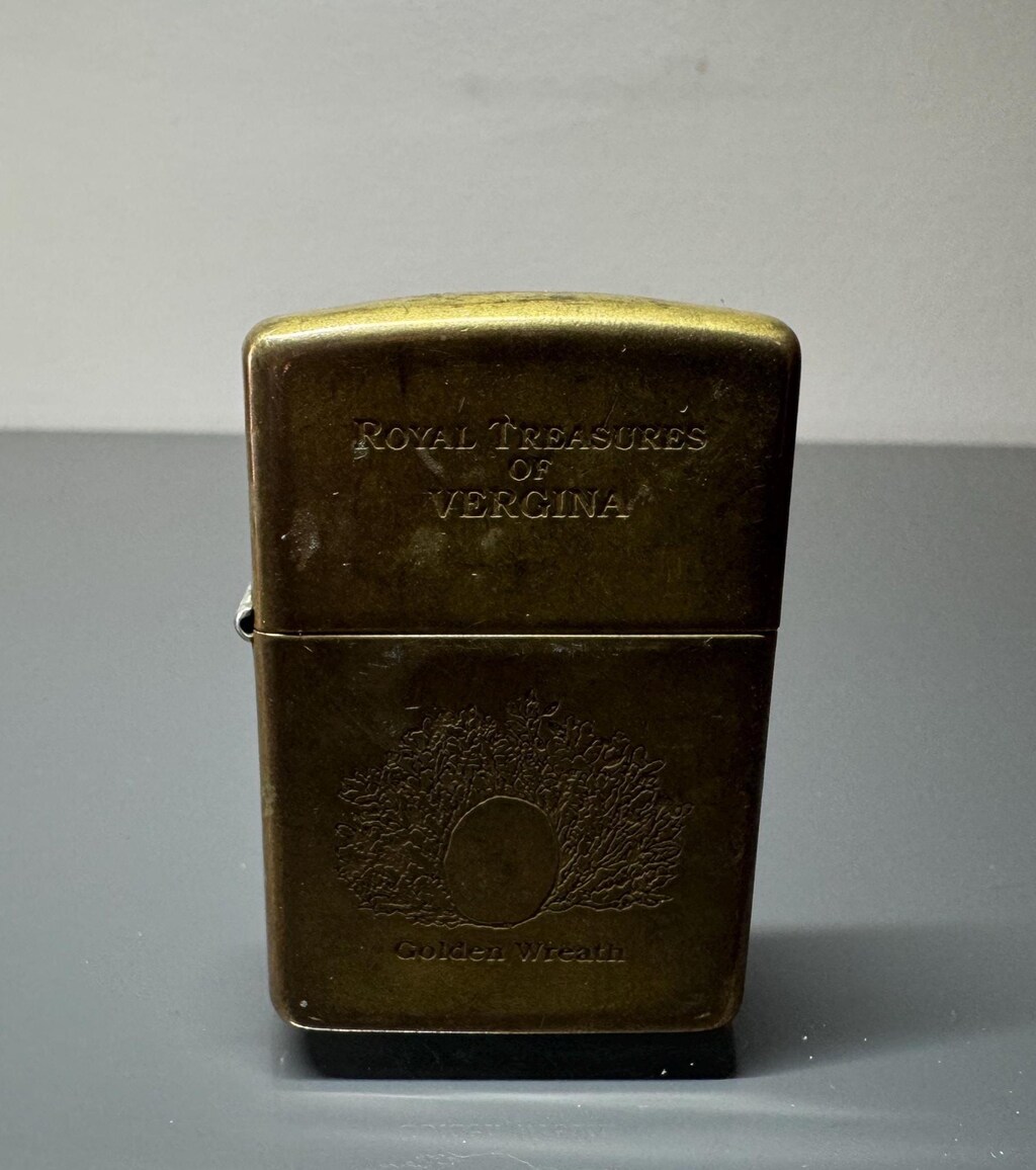 Zippo Accendino In Ottone Spazzolato Con Simbolo Vergine - Regalo Unico Con Garanzia A Vita, Ricaricabile E Antivento (Made In USA)