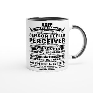 Puede incluir: Taza de cerámica blanca con borde y asa negros. La taza presenta un gráfico en blanco y negro con el texto "ESFP" y "The Entertainer". El gráfico también incluye el texto "Extroverted Sensor Feeler Percevier" y otros rasgos de personalidad.