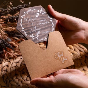 Bomboniere in legno per matrimonio, sottobicchieri floreali per matrimonio, bomboniere personalizzate per matrimonio, bomboniere rustiche per matrimonio Set di sottobicchieri in legno per gli ospiti Sottobicchieri personalizzati