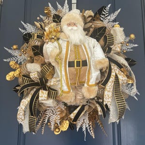 Goud- en crèmekleurige kerstmankrans: elegant deurdecor voor de feestdagen