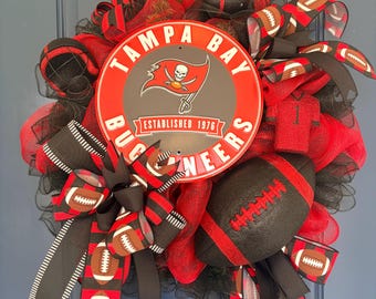 Ghirlanda a tema Tampa Bay Buccaneers / Decorazione per tifosi dei Buccaneers / Decorazione per la porta per il giorno della partita / Ghirlanda per la stagione calcistica