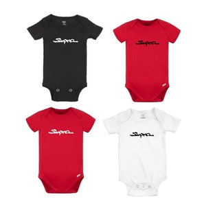 Supra Baby Onesie | Niestandardowy Supra Baby Onesie | Edycja dla niemowląt | Supra | Speed Racer | Niemowlę | Noworodek | Niestandardowy prezent dla dziecka | Prezent na baby shower