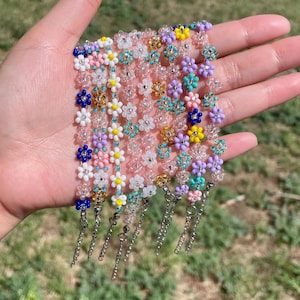 Beaded Daisy Flower Bracelet | Stretch Bracelet for Women | Cute Floral Jewelry | Handmade Gift for Her | Boho Beaded Bracelet