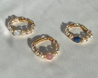 Anello con perla e pietra preziosa/Anello con perla intrecciata/Anello con pietra preziosa in oro/Anello avvolto in filo/Anello con filo d'oro/Gioielli in cristallo