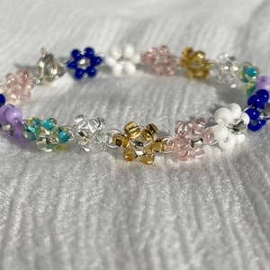 Beaded Flower Bracelet| Daisy Bracelet| Stretch Bracelet| Flower Bracelet| Beaded Bracelet| Cute Jewelry| Gift For Her