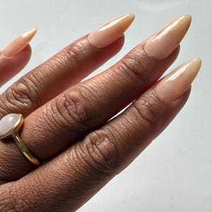 Hyper-realistic “No Nail, Nail Look” Press on Nails