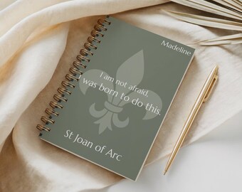 Cuaderno de Juana de Arco con cita "No tengo miedo", diseño de flor de lis, diario católico personalizado, regalo para mujeres, planificador de fe, confirmación, RCIA