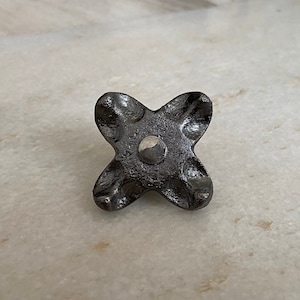 Iron flower knob, Kitchen cabinet knobs, wardrobe knobs, black cast iron knobs, rustic cast iron knobs, drawer knobs, cabinet pull