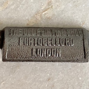 Tirador de cajón de hierro fundido con diseño "Londres" - Tirador rústico para armario