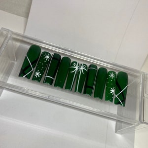 Pine Green Plaid Christmas Press On Nails