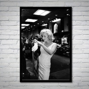 Marilyn Monroe vintage photograph - retro wall art - Marilyn Monroe photo print - Old Hollywood posters - Housewarming gift ideas