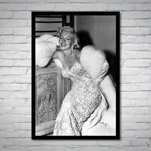 Marilyn Monroe vintage photograph - retro wall art - Marilyn Monroe photo print - Old Hollywood posters - Housewarming gift ideas