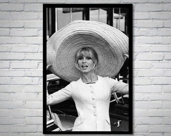 Brigitte Bardot vintage photograph - retro wall art - Brigitte Bardot photo print - Old Hollywood posters - housewarming gift ideas