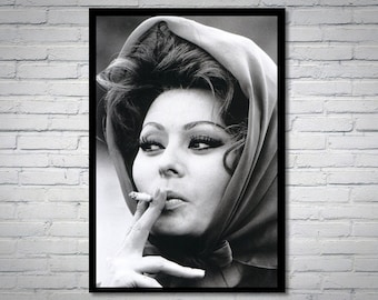 Sophia Loren vintage photograph - retro wall art - Sophia Loren photo print - Old Hollywood poster - Housewarming gift ideas - boudoir decor