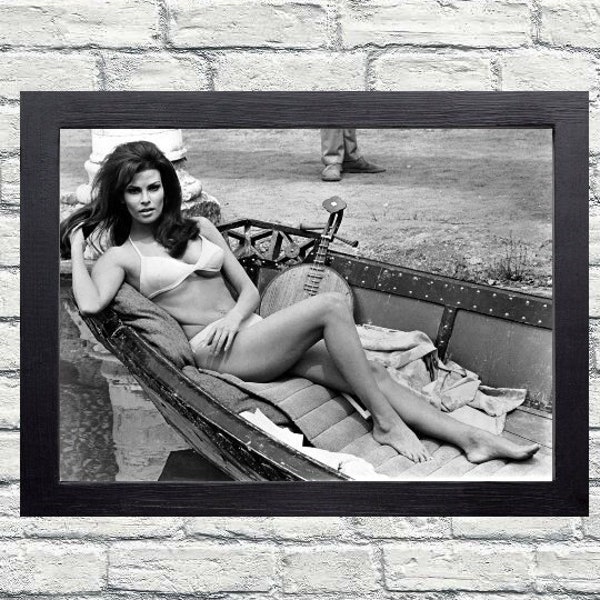 Raquel Welch vintage photograph - retro wall art - Raquel Welch photo print - Old Hollywood posters - Housewarming gift ideas