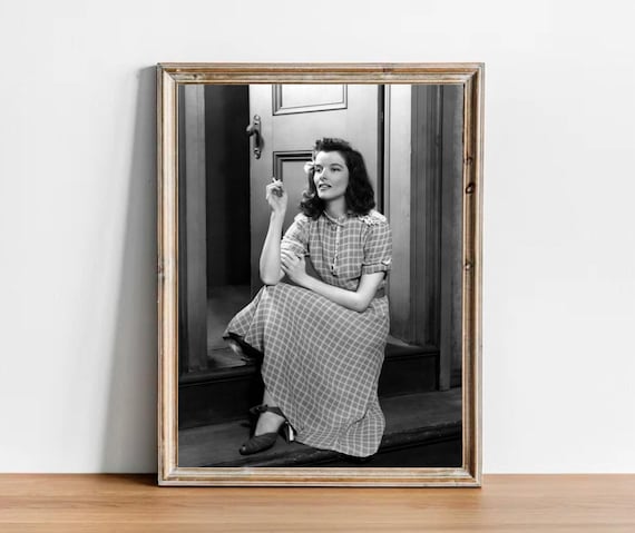 キャサリン・ヘプバーンのヴィンテージ写真：レトロなハリウッドの壁