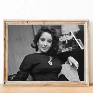 Elizabeth Taylor vintage photograph - retro wall art - Elizabeth Taylor photo print - Old Hollywood posters - Housewarming gift ideas