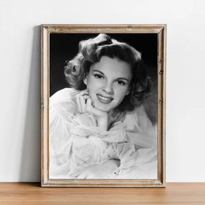 Judy Garland vintage photograph - retro wall art - Judy Garland photo print - Old Hollywood posters - Housewarming gift ideas