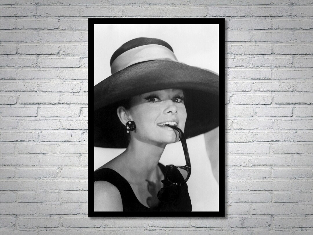 Audrey Hepburn Vintage Photograph - Retro Wall Art - Audrey Hepburn ...