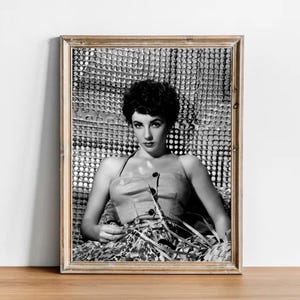 Elizabeth Taylor vintage photograph - retro wall art - Elizabeth Taylor photo print - Old Hollywood posters - Housewarming gift ideas