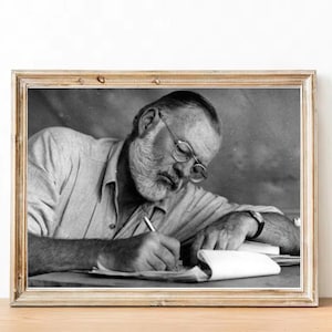 Photographie vintage d&#39;Ernest Hemingway - art mural rétro - impression photo Hemingway - affiches emblématiques - cadeau de pendaison de crémaillère - cadeaux inspirants