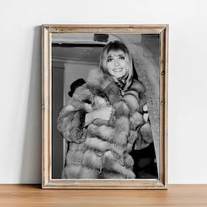 Sharon Tate vintage photograph - retro wall art - Sharon Tate photo print - Old Hollywood posters - housewarming gift ideas