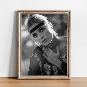 Sharon Tate vintage photograph - retro wall art - Sharon Tate photo print - Old Hollywood posters - housewarming gift ideas