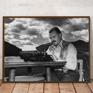 Ernest Hemingway vintage photograph - retro wall art - Hemingway photo print - Iconic posters - Housewarming gift - inspirational gifts