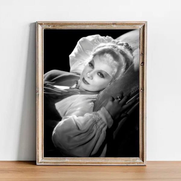 Mae West vintage photograph - retro wall art - Mae West photo print - Old Hollywood poster - Housewarming gift ideas - boudoir decor