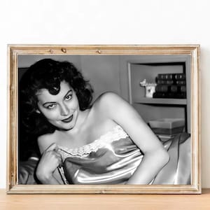 Ava Gardner vintage photograph - retro wall art - Ava Gardner photo print - Old Hollywood posters - Housewarming gift ideas