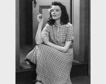 キャサリン・ヘプバーンのヴィンテージ写真：レトロなハリウッドの壁