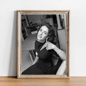 Elizabeth Taylor vintage photograph - retro wall art - Elizabeth Taylor photo print - Old Hollywood posters - Housewarming gift ideas