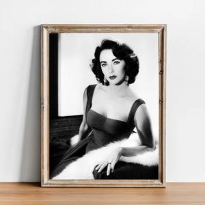 Elizabeth Taylor vintage photograph - retro wall art - Elizabeth Taylor photo print - Old Hollywood posters - Housewarming gift ideas