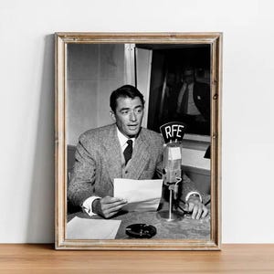 Gregory Peck vintage photograph - retro wall art - Gregory Peck photo print - Old Hollywood elegant posters - Housewarming gift ideas