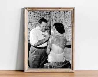 impression de photo de salon de tatouage vintage, photographie de magasin de tatouage des années 1950, art mural rétro
