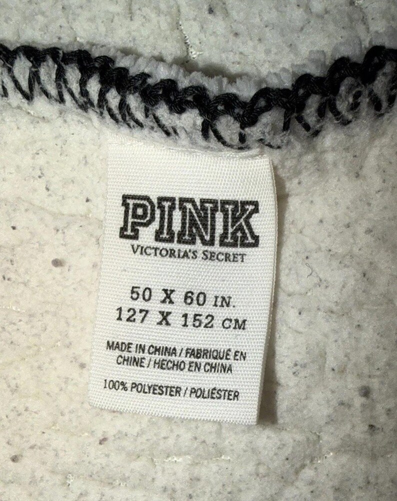 Coperta in pile Victoria’s Secret PINK con logo bianco e nero, 50x60 cm, usata. immagine 11